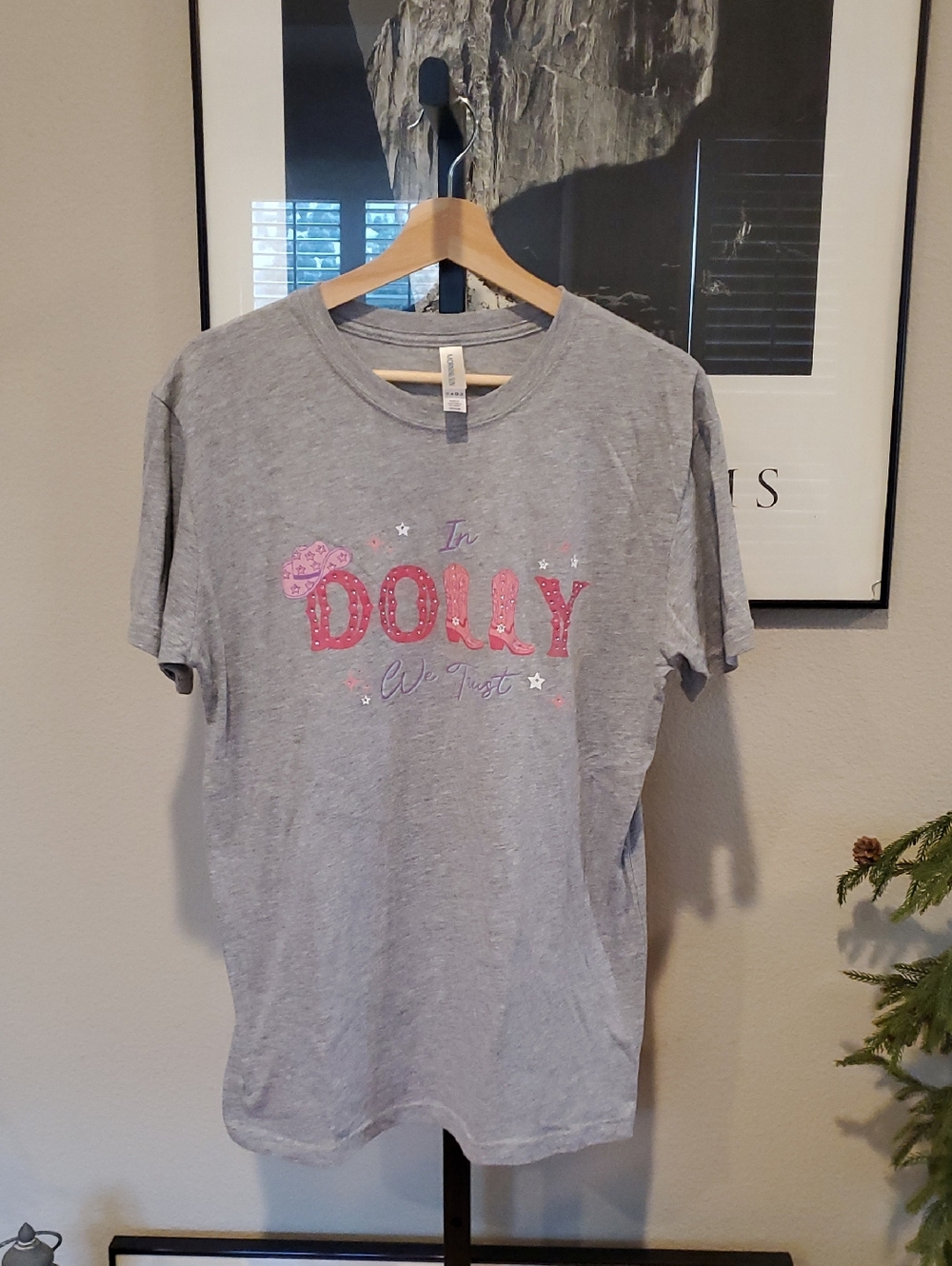 #37 Dolly Graphic Kids T‑Shirt - Gray with Pink Logo